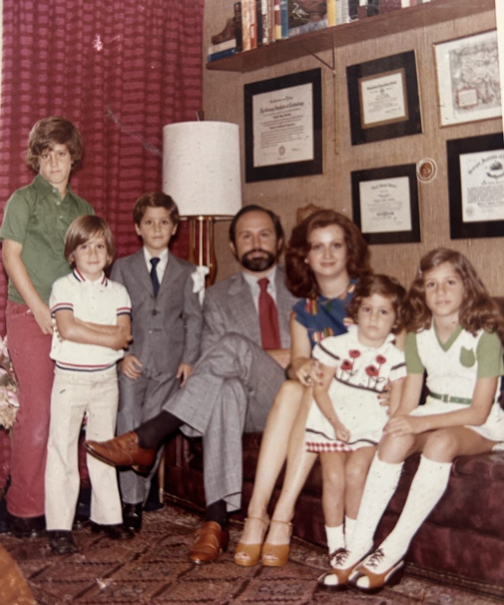 Primero matrimonio de Alvaro jose con Maria Antonia Garces Arellano y sus hijos, Alvarito, Felipe, Jorge, Mariana y Maria Lucia LLoreda Garces.