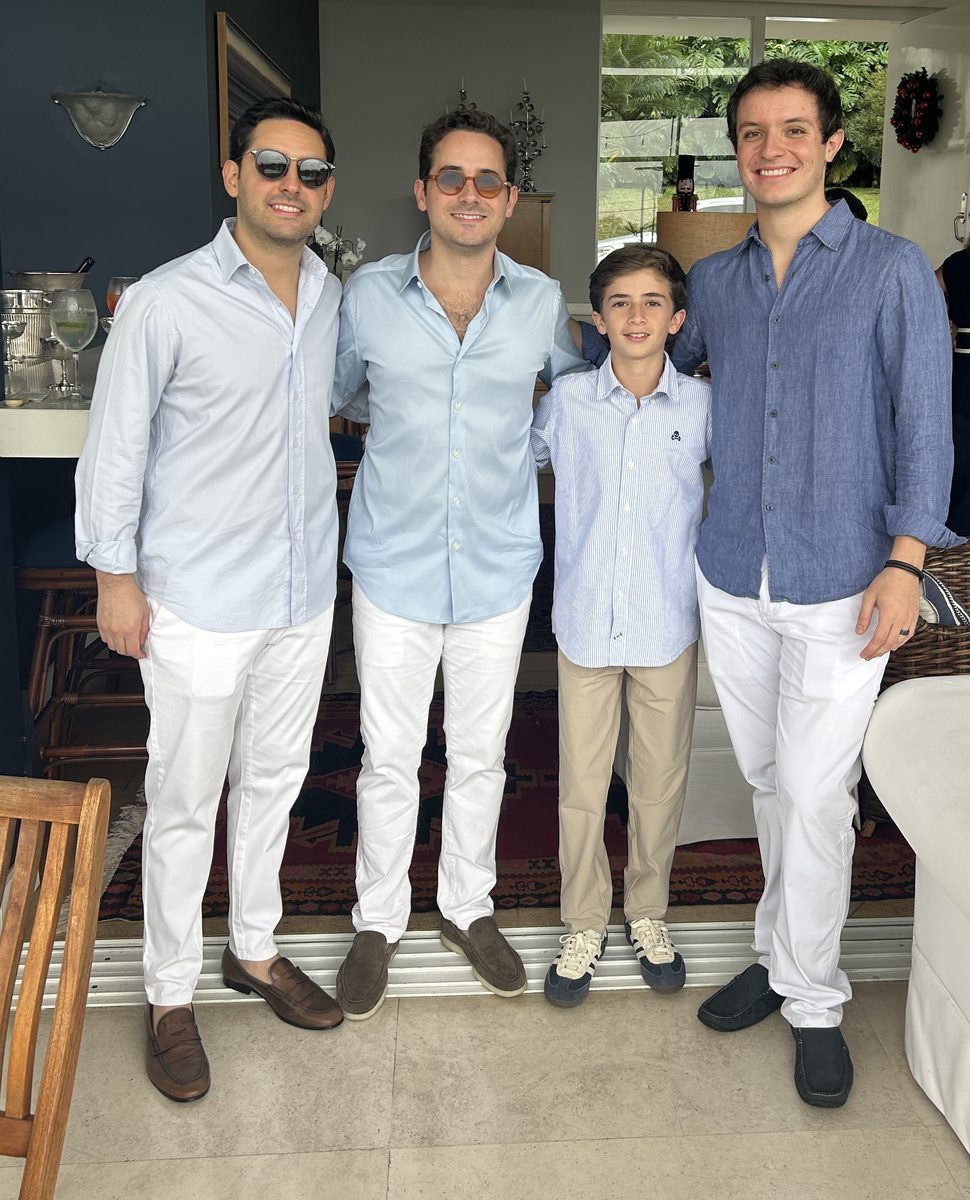 Juan Antonio Lloreda con su hermano Daniel, Sebastián y Manuel Rodríguez Lloreda.