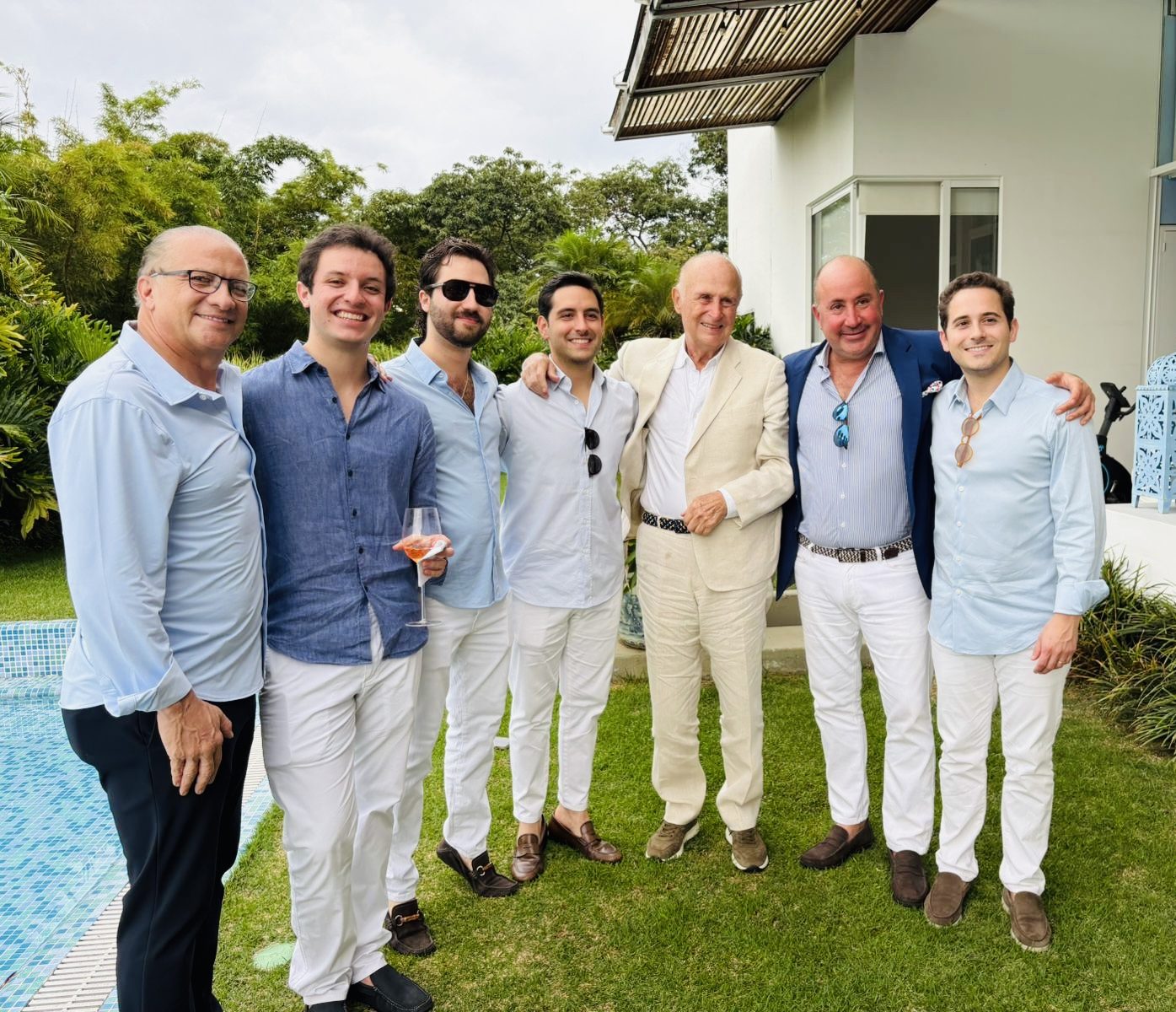 Humberto Rodríguez, con su hijo Manuel Rodríguez Lloreda, Lukas Lloreda Ortiz, Juan Antonio Ll., Álvaro José, Felipe su hijo y Daniel Lloreda su nieto.