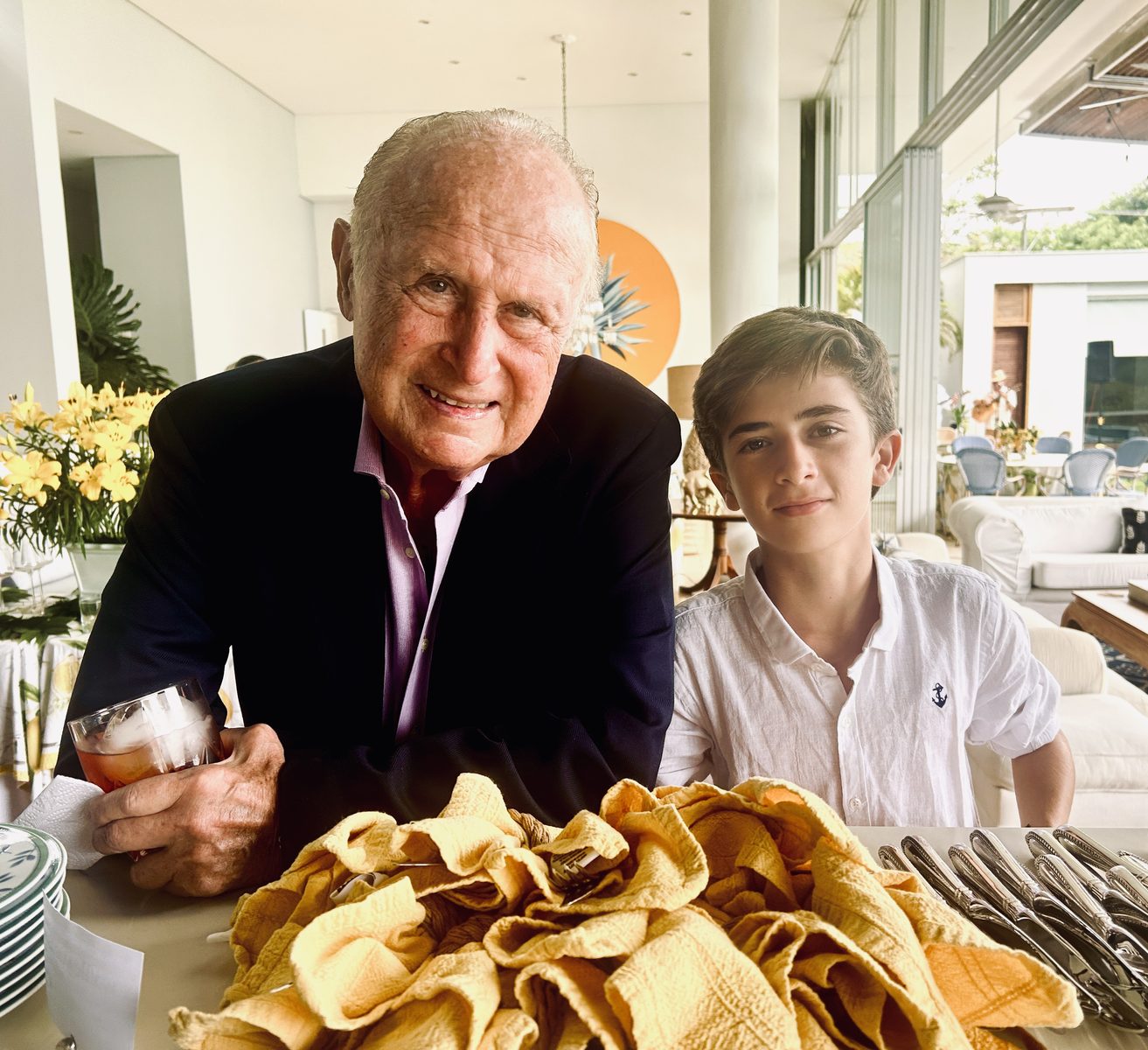 Sebastian LL con su abuelo