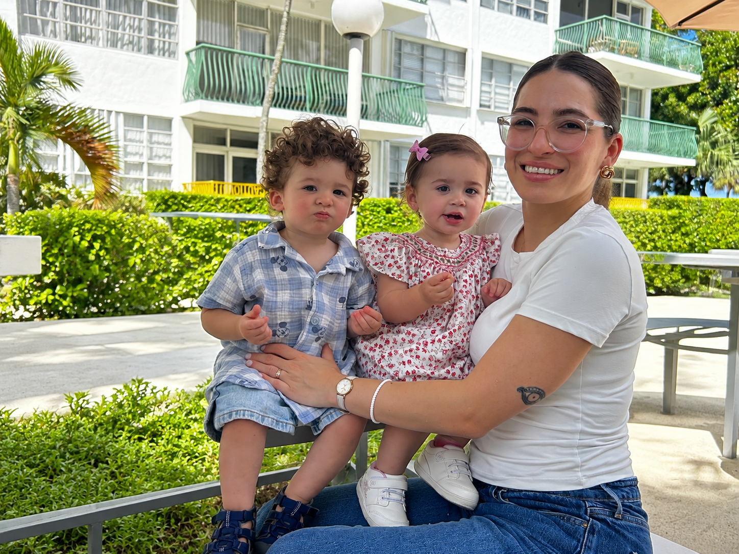 James y Victoria Lloreda con Analay Inserne (4 generacion)