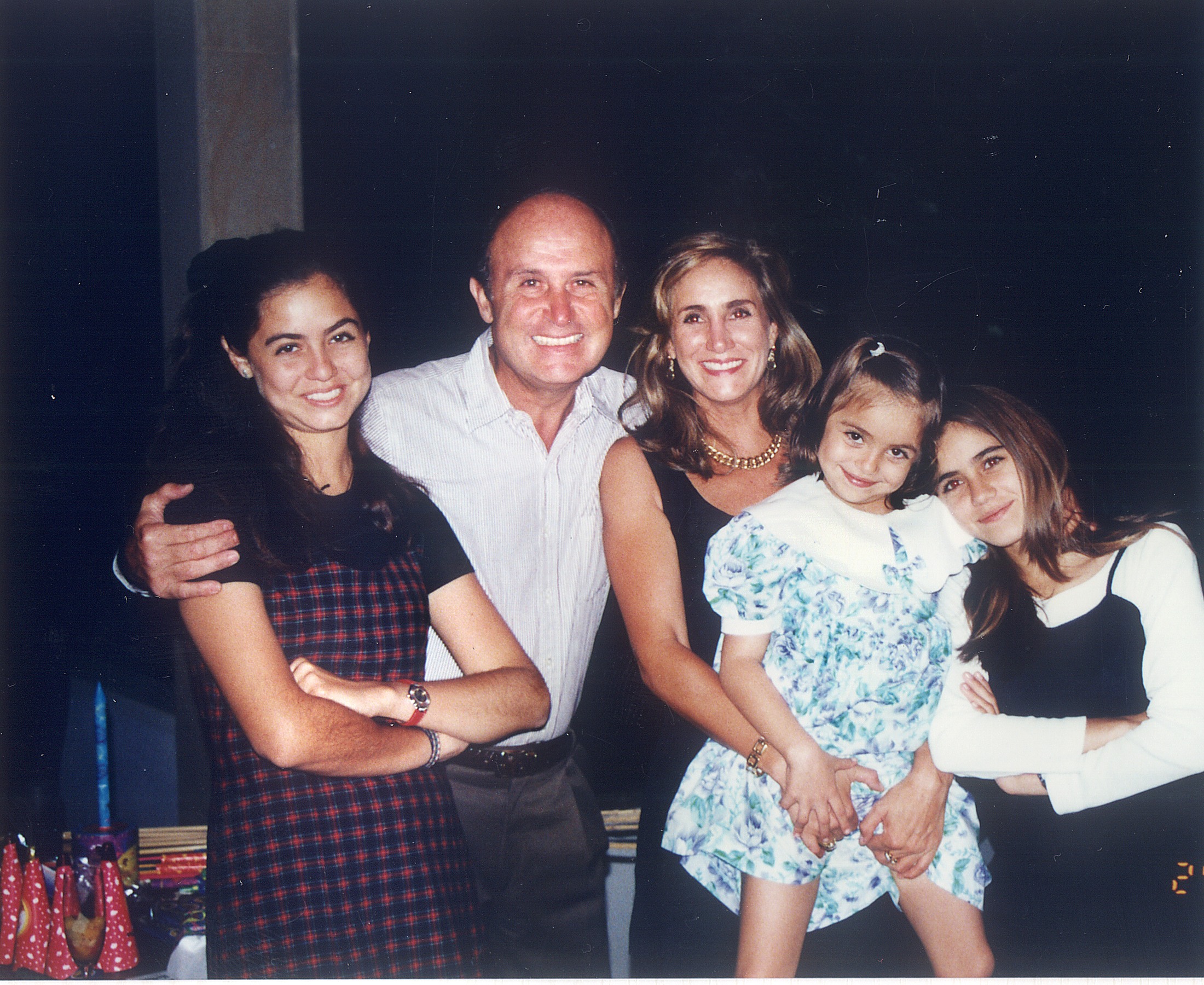 Alvaro, con su esposa claudia y Paula, Gabriela y Maria