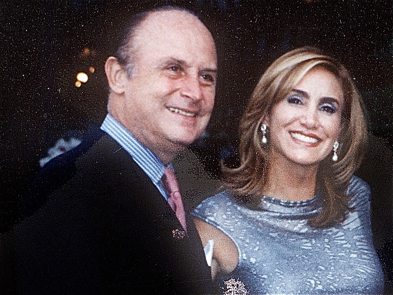 Con su esposa Claudia Davila