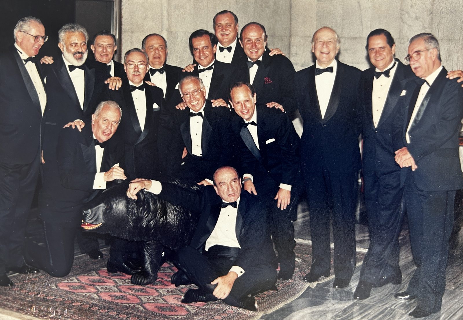 Expresidentes del Club Colombia de Cali. Aparecen: Jorge Ernesto Holguín, Hugo Borrero, Eduardo Fernández de Soto, Arturo Gómez, Rodrigo Otoya, Álvaro Garcés Echavarría, Edgar Lenis y Álvaro José Lloreda, entre otros.