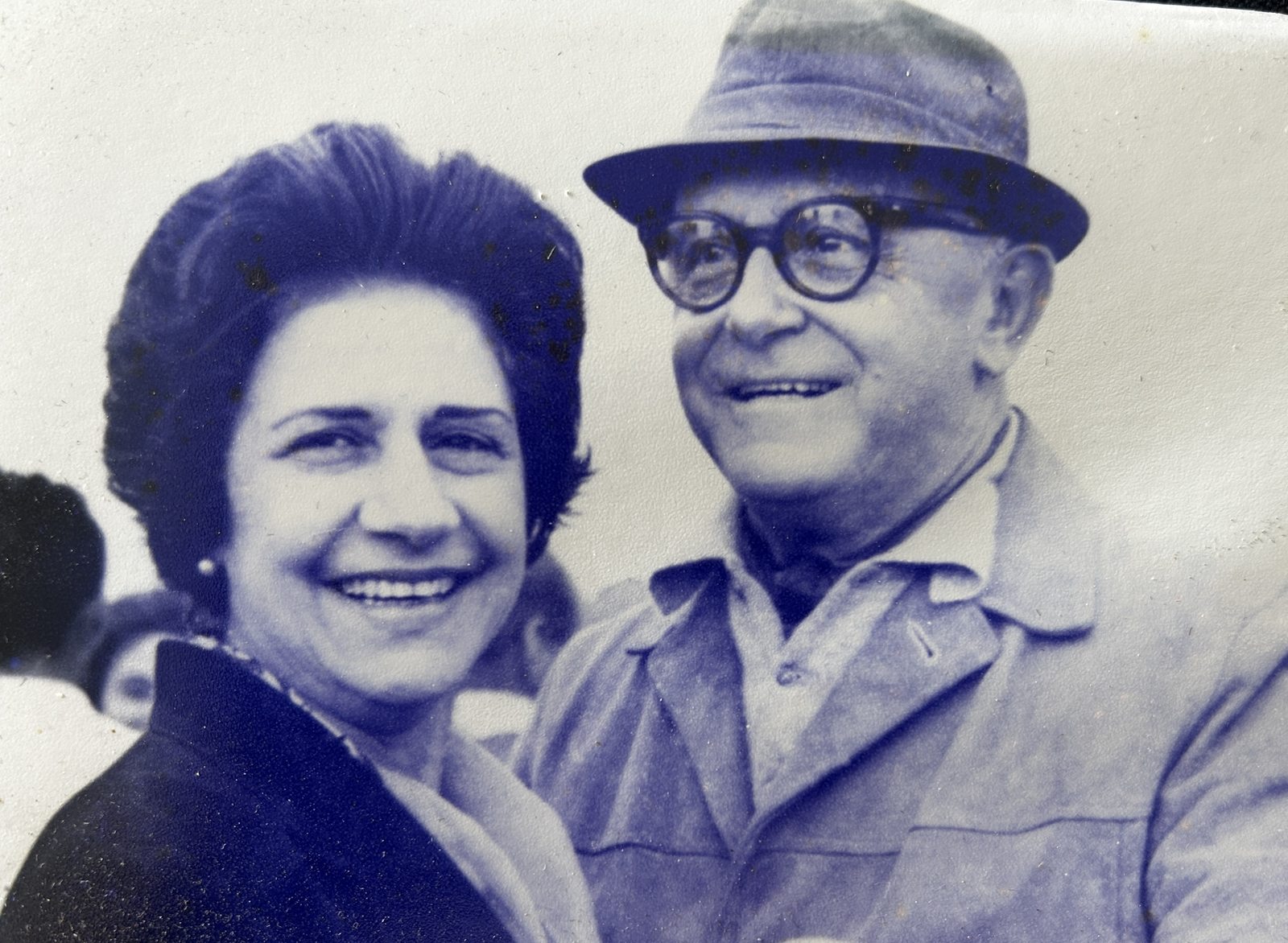 Su madre Mercedongas y su padre, Lalo